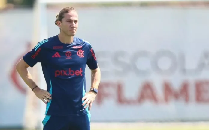 Filipe Luís em treino do Flamengo no Ninho do Urubu