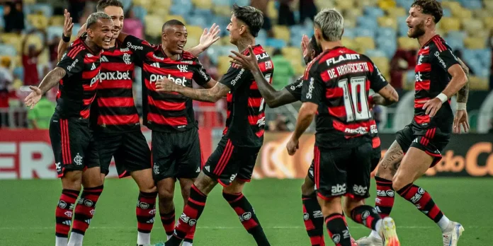 Jogadores do Flamengo comemoram gol contra o Fluminense