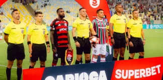 Gerson, Thiago Silva e os árbitros no 1º jogo da final entre Flamengo e Fluminense