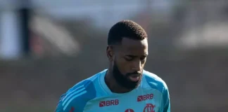 Gerson em treino do Flamengo no Ninho do Urubu