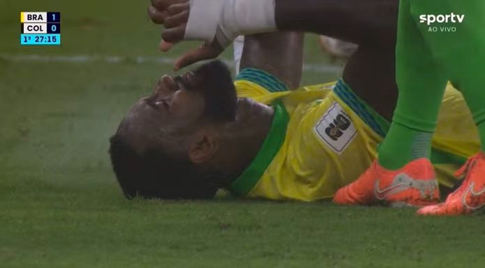 Gerson caído no jogo entre Brasil x Colômbia