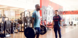 Gerson na academia do Flamengo no Ninho do Urubu