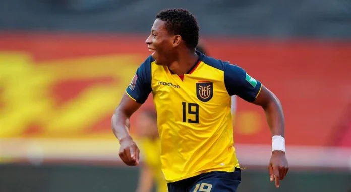 Gonzalo Plata em campo pelo Equador