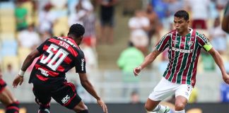 Gonzalo Plata na marcação do zagueiro Thiago Silva