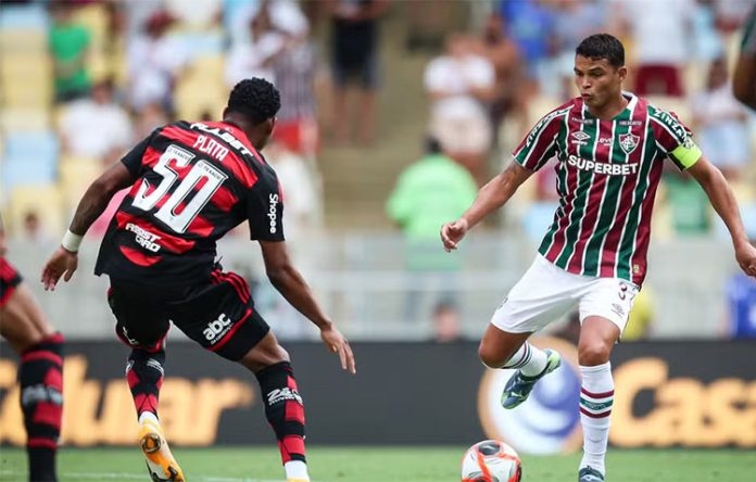Gonzalo Plata na marcação do zagueiro Thiago Silva