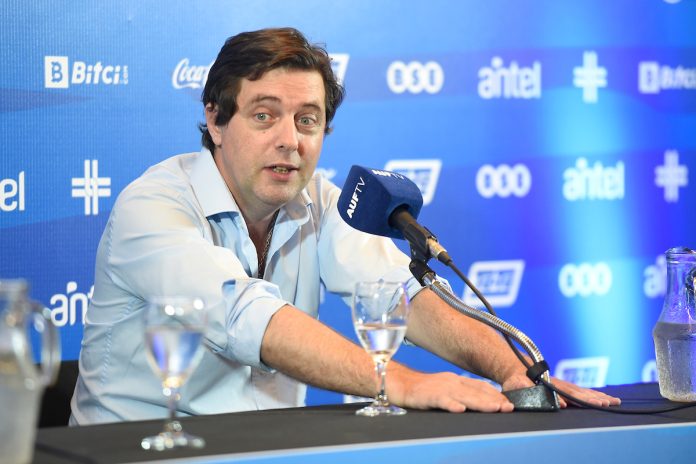 Ignacio Alonso durante la presentacion de Diego Alonso como nuevo DT de la seleccion mayor de futbol en el estadio Centenario. Foto: Daniel Rodriguez /adhocFOTOS Ignacio Alonso Presidente da Federação Uruguaia