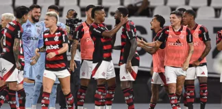 Jogadores comemoram a vitória do Flamengo no 1º jogo da semifinal do Carioca 2025