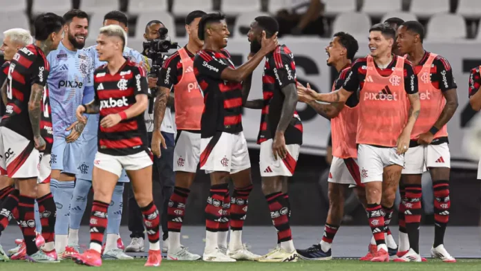 Jogadores comemoram a vitória do Flamengo no 1º jogo da semifinal do Carioca 2025
