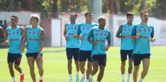 Jogadores do Flamengo treinam no Ninho do Urubu