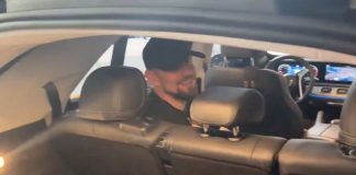 O meia Jorginho em desembarque no Rio de Janeiro