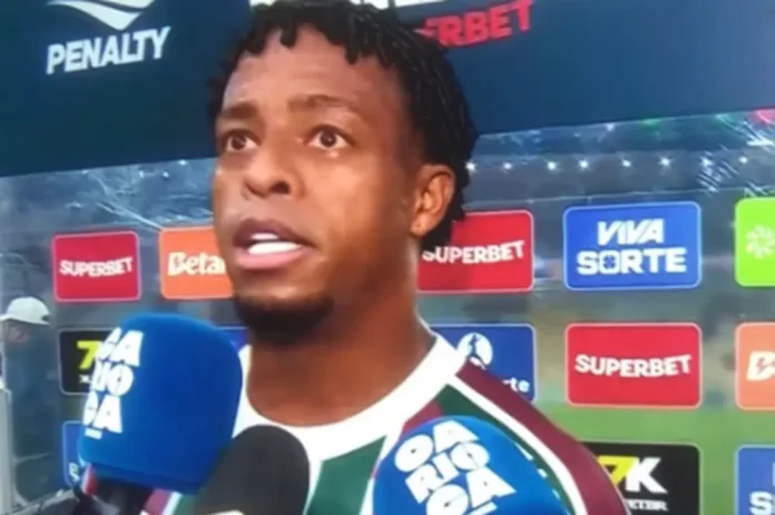 Keno em entrevista no Maracanã após vitória do Flamengo sobre o Fluminense