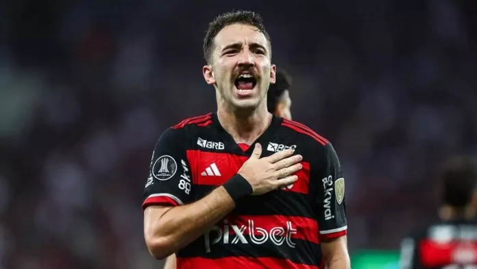 Léo Ortiz vibra em campo pelo Flamengo