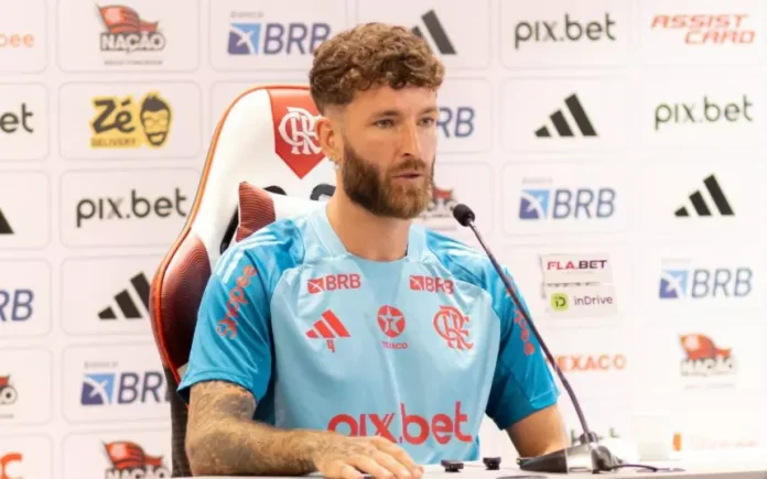 Léo Pereira em entrevista no Ninho do Urubu