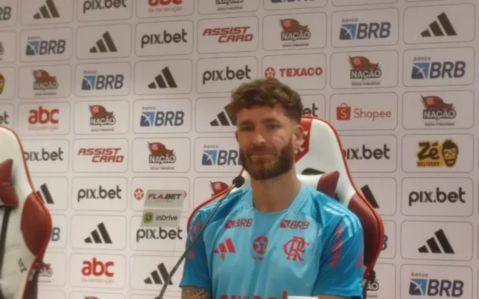 Leo-Pereira-Entrevista-Coletiva-Ninho-do-Urubu-140325 Léo Pereira em entrevista no Ninho do Urubu