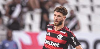 Léo Pereira em campo na vitória do Flamengo sobre o Vasco