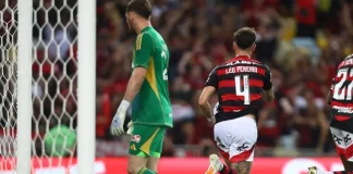 Léo Pereira comemora o gol de empate do Flamengo sobre o Internacional
