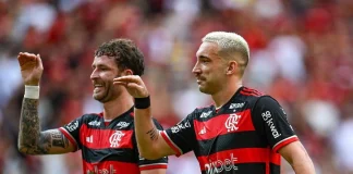 Léo Pereira e Léo Ortiz em campo pelo Flamengo