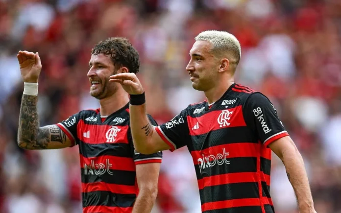 Leo-Pereira-Leo-Ortiz-Flamengo Léo Pereira e Léo Ortiz em campo pelo Flamengo
