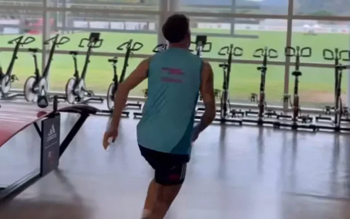 Zagueiro Léo Pereira no Ninho do Urubu