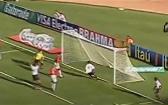 Liédson marca para o Flamengo na vitória por 3x1 sobre Internacional em 2002
