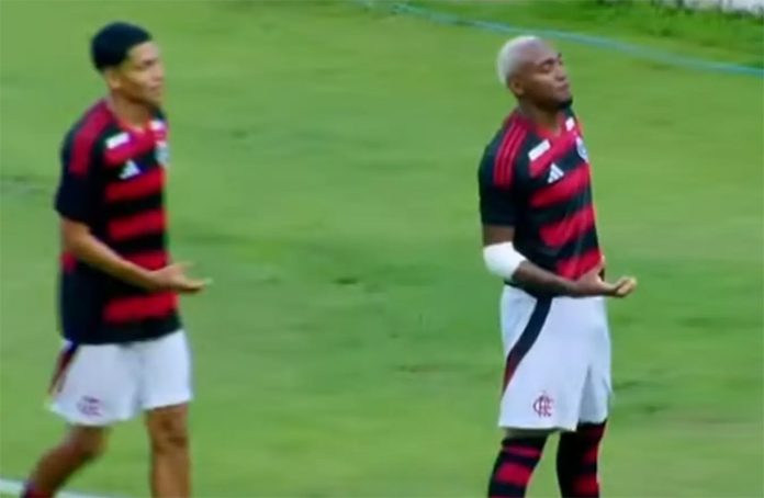 Lorran comemora gol na vitória do Flamengo sobre o Sampaio Corrêa na Copa Rio sub-20