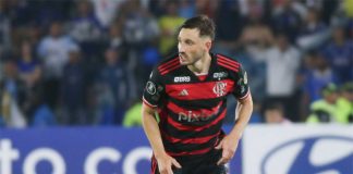 Matias Viña em campo pelo Flamengo 2024