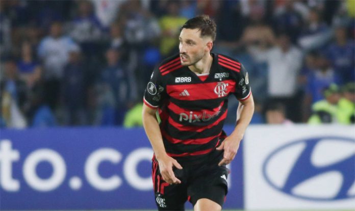 Matias Viña em campo pelo Flamengo 2024