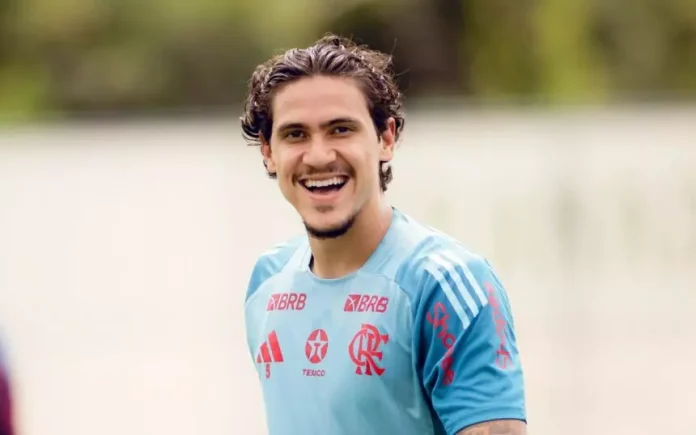 Pedro em treino do Flamengo no Ninho do Urubu