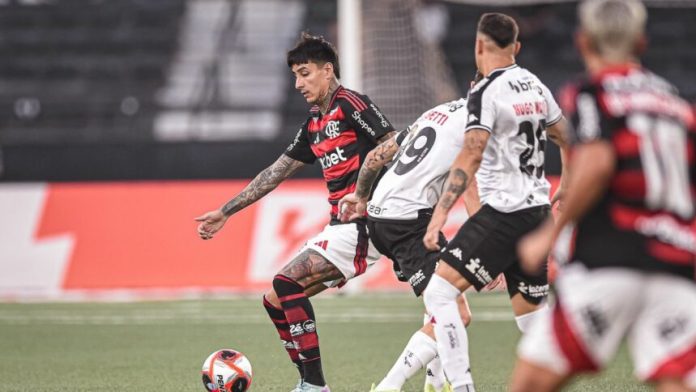 Pulgar em campo pelo Flamengo contra o Vasco