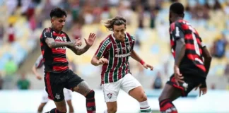 Pulgar e Gerson em campo pelo Flamengo contra o Fluminense