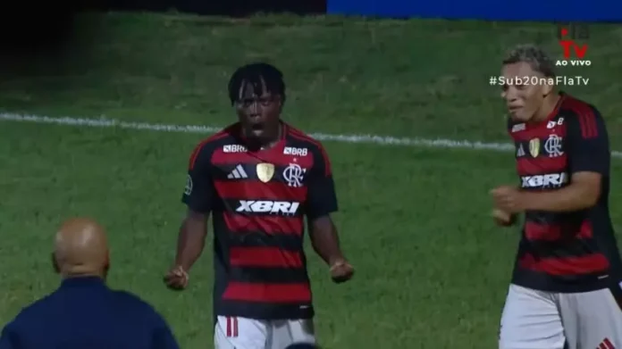 Shola comemora mais um gol do Flamengo na goleada sobre o Olímpia na estreia da Libertadores sub-20