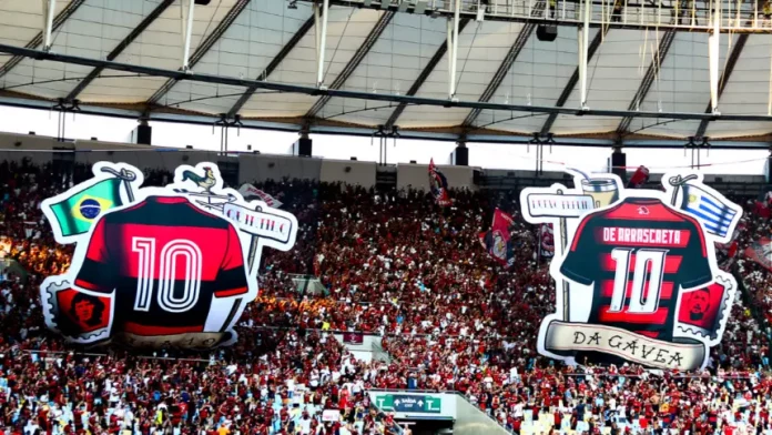 Torcida do Flamengo presente no Maracanã na semifinal contra o Vasco
