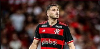 Vinã em campo pelo Flamengo