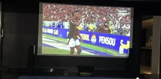 Vini Jr celebra gol de Bruno Henrique no clássico entre Flamengo x Vasco