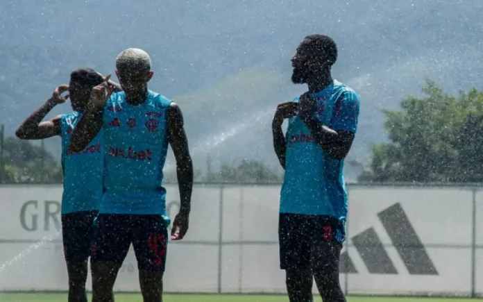 Wesley e Gerson treinam no Ninho do Urubu
