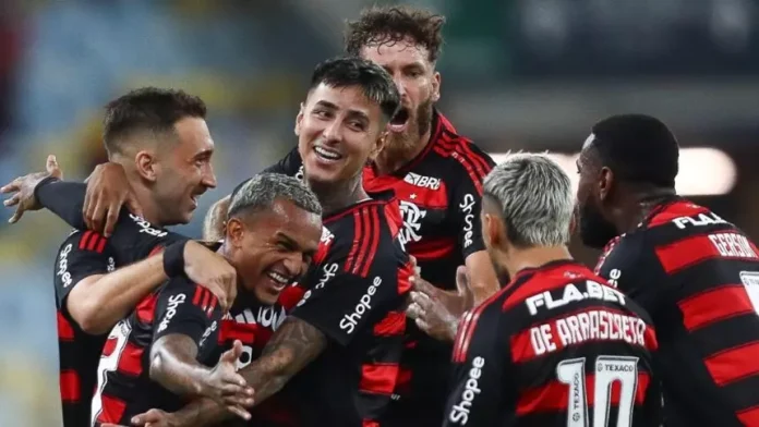 Wesley e jogadores comemoram o 1º gol do Flamengo na vitória sobre o Fluminense