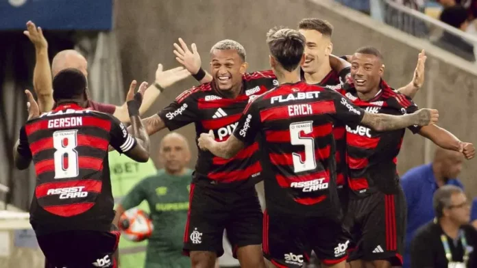 Wesley e jogadores comemoram o 1º gol do Flamengo na vitória sobre o Fluminense