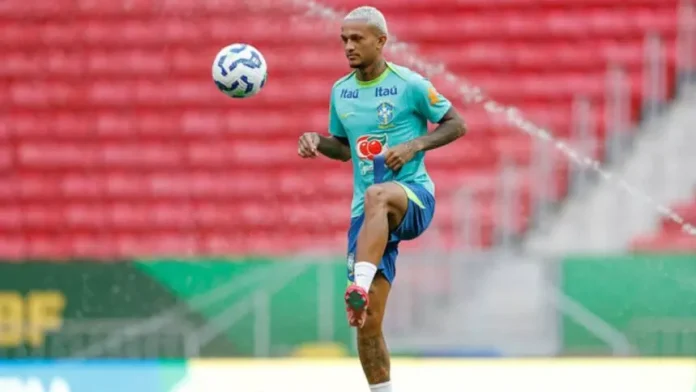 Wesley em treino da Seleção Brasileira