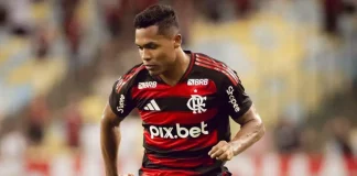 Alex Sandro em campo pelo Flamengo