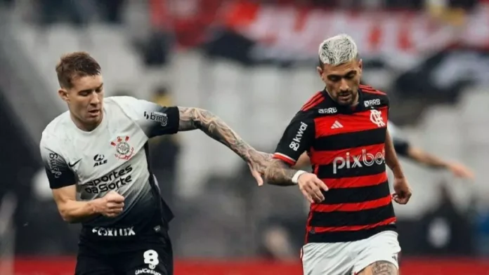 Arrascaeta em campo pelo Flamengo contra o Corinthians
