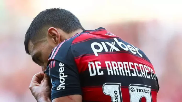 Arrascaeta comemora gol pelo Flamengo contra o Corinthians