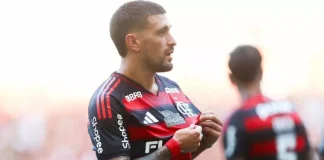 Arrascaeta comemora gol pelo Flamengo contra o Corinthians