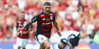 Arrascaeta comemora gol pelo Flamengo contra o Corinthians