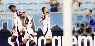 Arrascaeta comemora o 1º gol do Flamengo contra o Grêmio