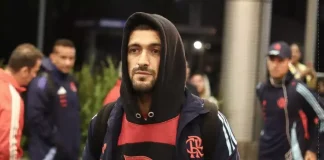 Arrascaeta em viagem pelo Flamengo para confronto contra a LDU pela Libertadores