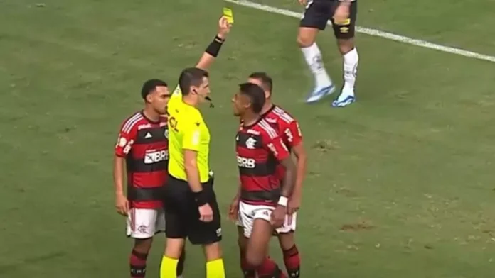 Bruno Henrique foi amarelado contra o Santos