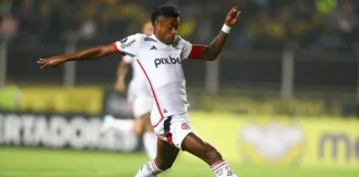 Bruno Henrique em campo pelo Flamengo contra o Deportivo Táchira