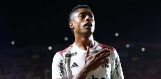 Bruno Henrique marca para o Flamengo que bate o Vitória no Barradão