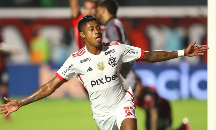 Bruno Henrique marca para o Flamengo que bate o Vitória no Barradão