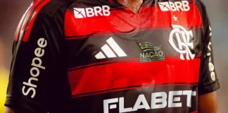 Patch da Nação Rubro-Negra na camisa do Flamengo
